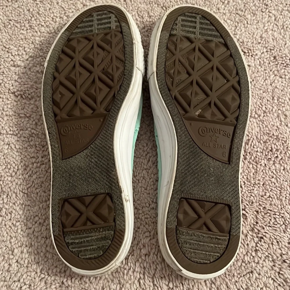 👟 Converse Low Tops Size 8 👟 - Picture 5 of 16